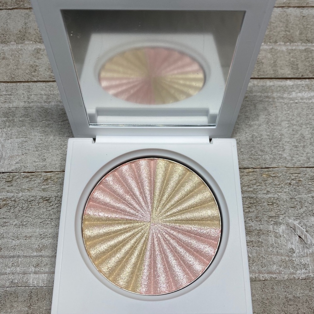Ofra x Samantha March Highlighter Start Inspired